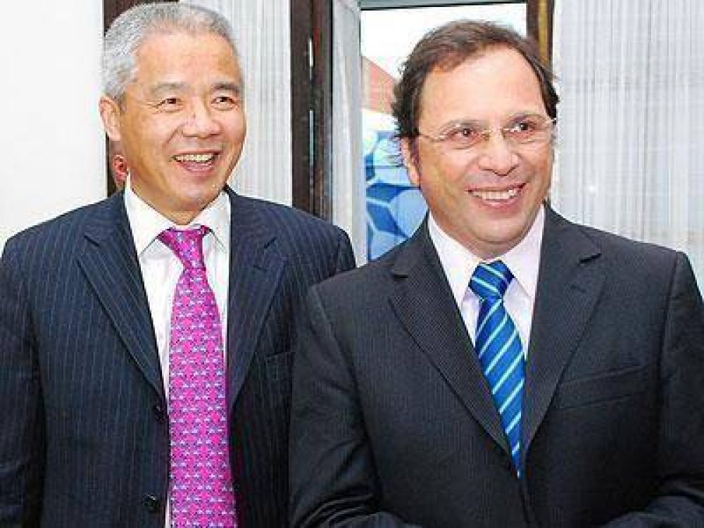BROWN: Giustozzi recibi� al embajador de China