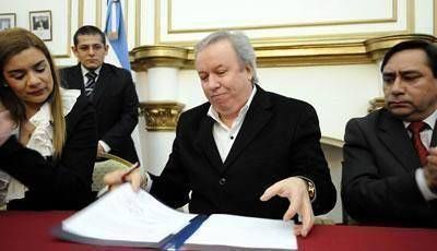 Peralta reconoci� que va a pedir a los diputados que le autoricen un nuevo endeudamiento para la provincia