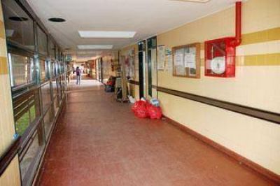 Limpieza en el Hospital: el conflicto lleva una semana