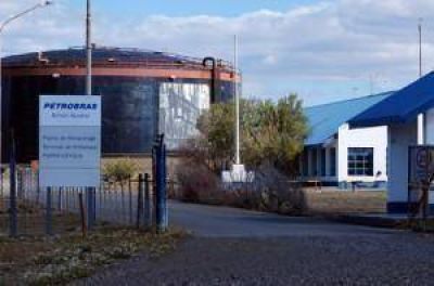 Denuncian falta de inversi�n de Petrobr�s en la cuenca austral y quieren evitar la baja de un equipo