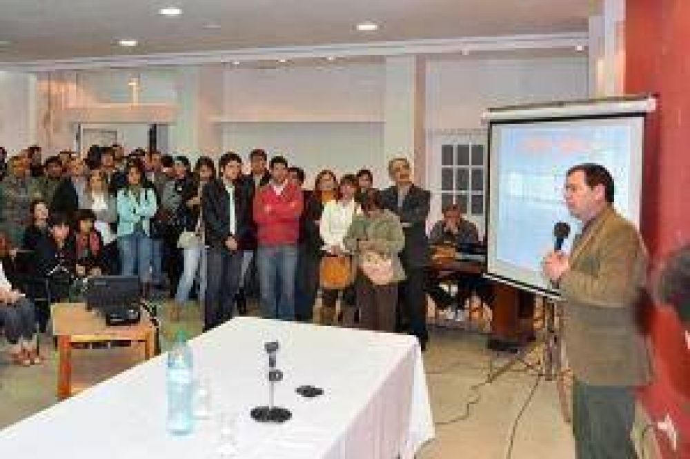Luis Gelid encabez� un ciclo de formaci�n pol�tica en el comit� de la UCR