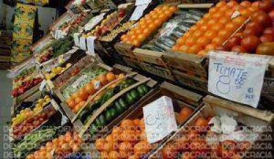 El precio de las verduras, �por las nubes� y por eso se vende menos