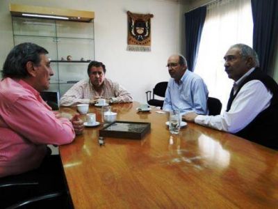 Mercado recibi� a autoridades del INTA