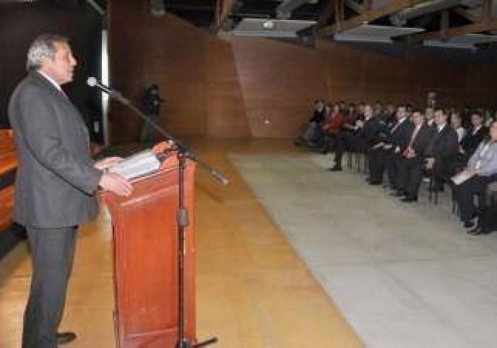 Sapag advirti� sobre extorsiones 