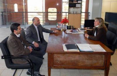 La Ministra S�nchez se reuni� con el Intendente de La Toma