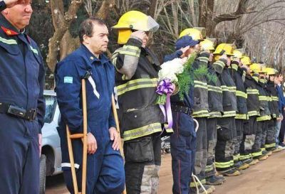 Homenaje en recordaci�n a los bomberos fallecidos P�rez y Olgu�n a 13 a�os del incendio