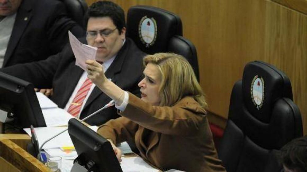  El esc�ndalo de la DAU tron� entre acusaciones en el recinto