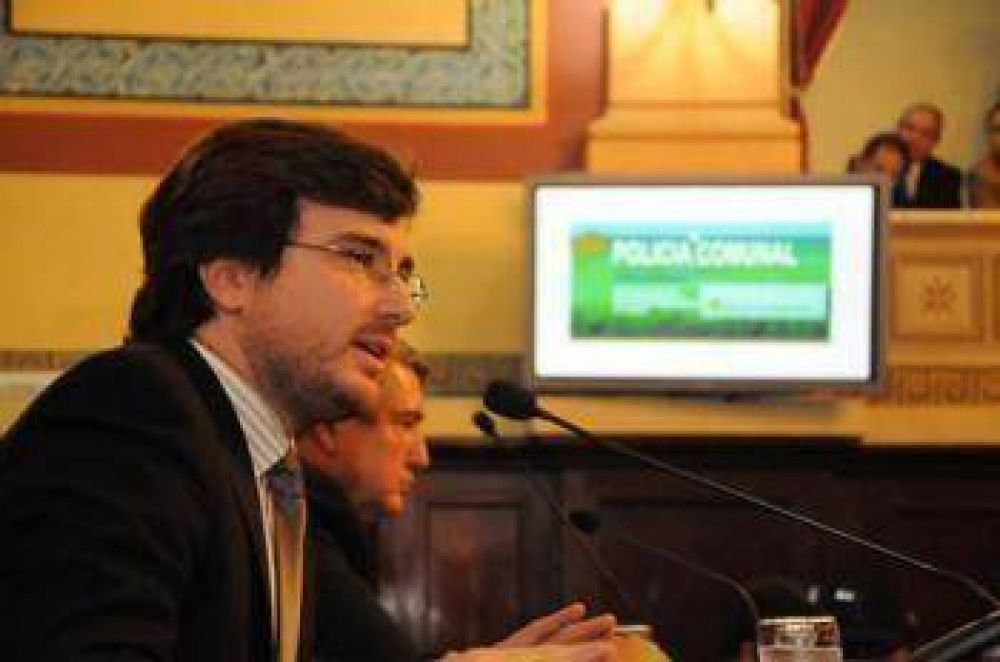 Ghi expuso en la Legislatura bonaerense sobre el proyecto de polic�a comunal