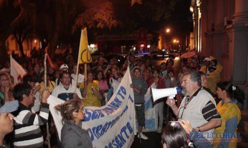 Los okupas marcharon en busca de una reuni�n con Camau y Ricardo
