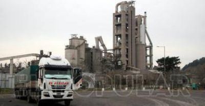 El jueves se re�nen las partes para llegar a un acuerdo tras el paro en las cementeras