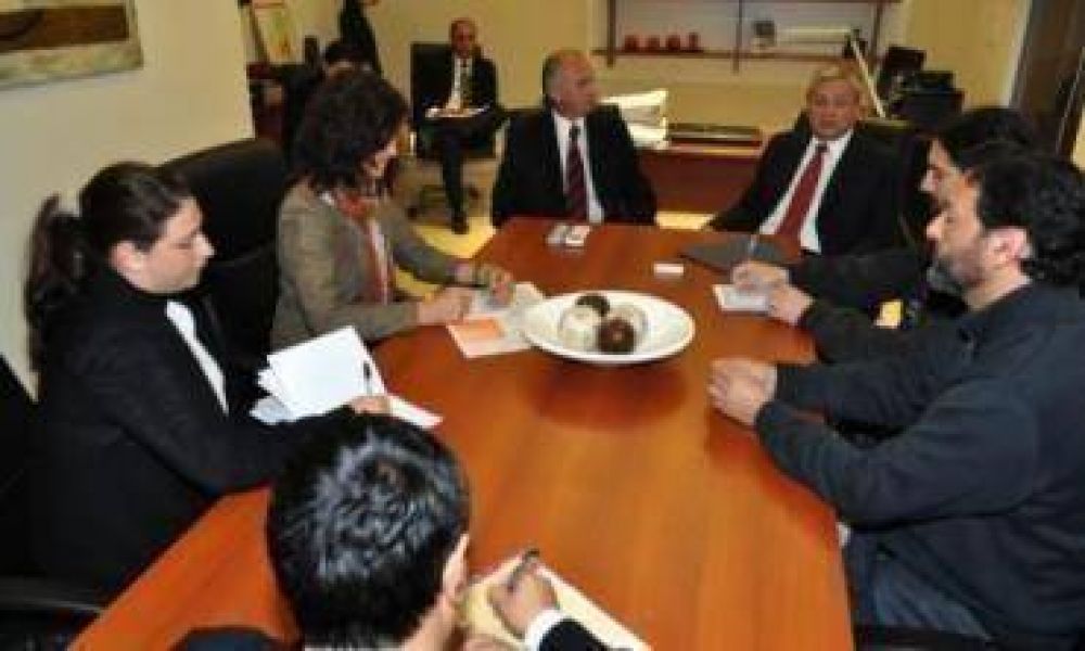 Gremios y gobierno formaron una unidad de seguimiento por las viviendas de docentes
