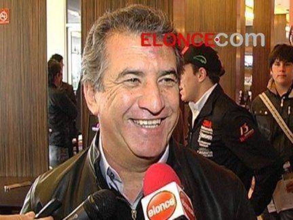 Sobre los reclamos salariales, Urribarri dijo que �habr� respuestas cuando haya dinero�