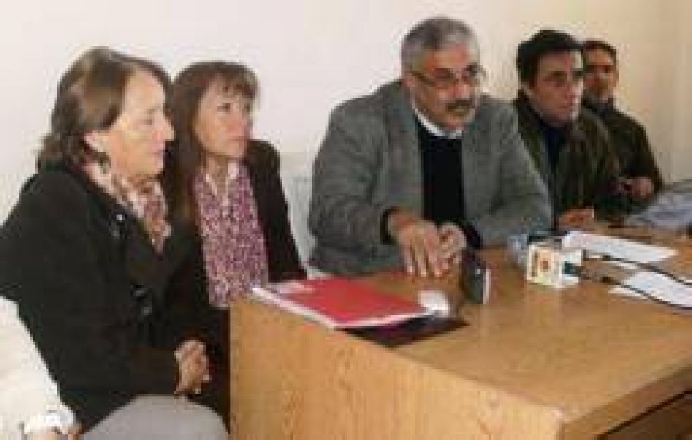 La UCR defendi� la sanci�n de ordenanza anti minera en Capital