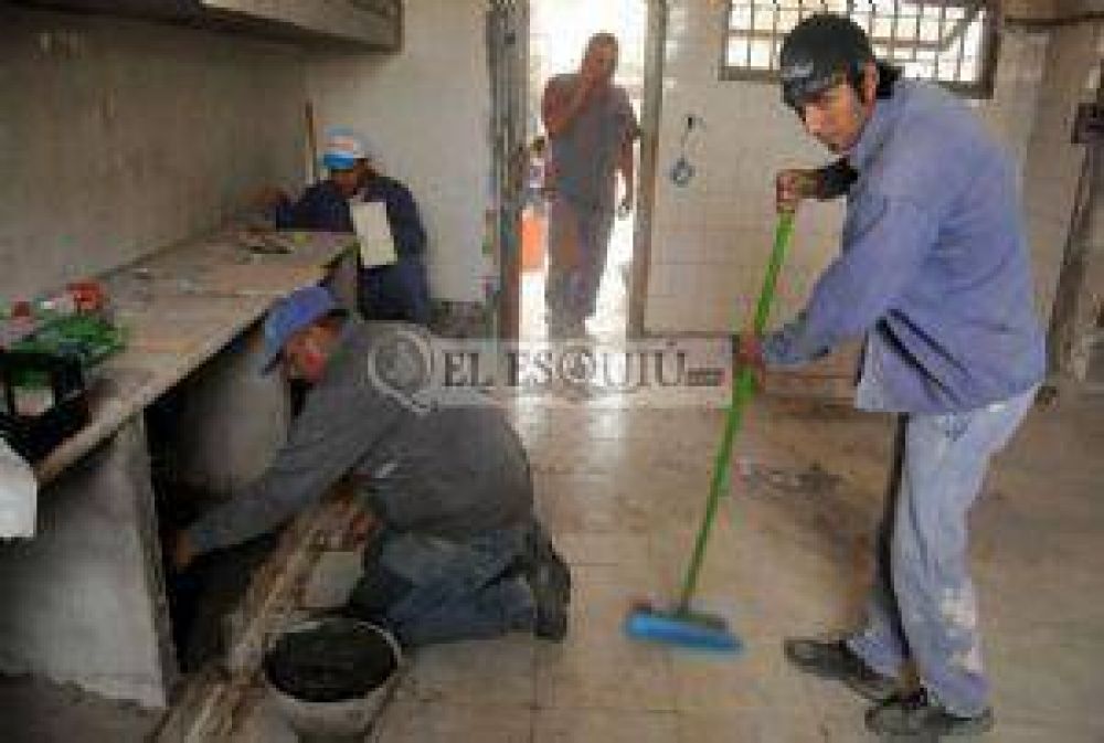 Escuelas carecen de agua y ba�os en condiciones para dictar clases