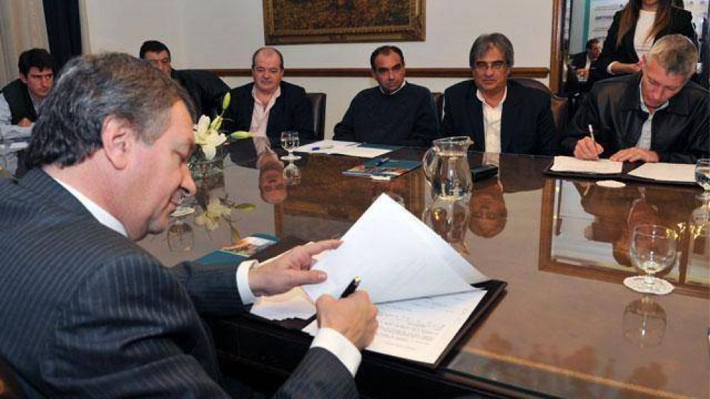 Entrerrianos de la FAA firmaron convenios con Agricultura de la Naci�n