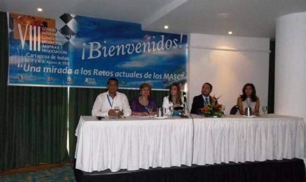 El Ministro de Educaci�n particip� de Congreso Internacional en Colombia