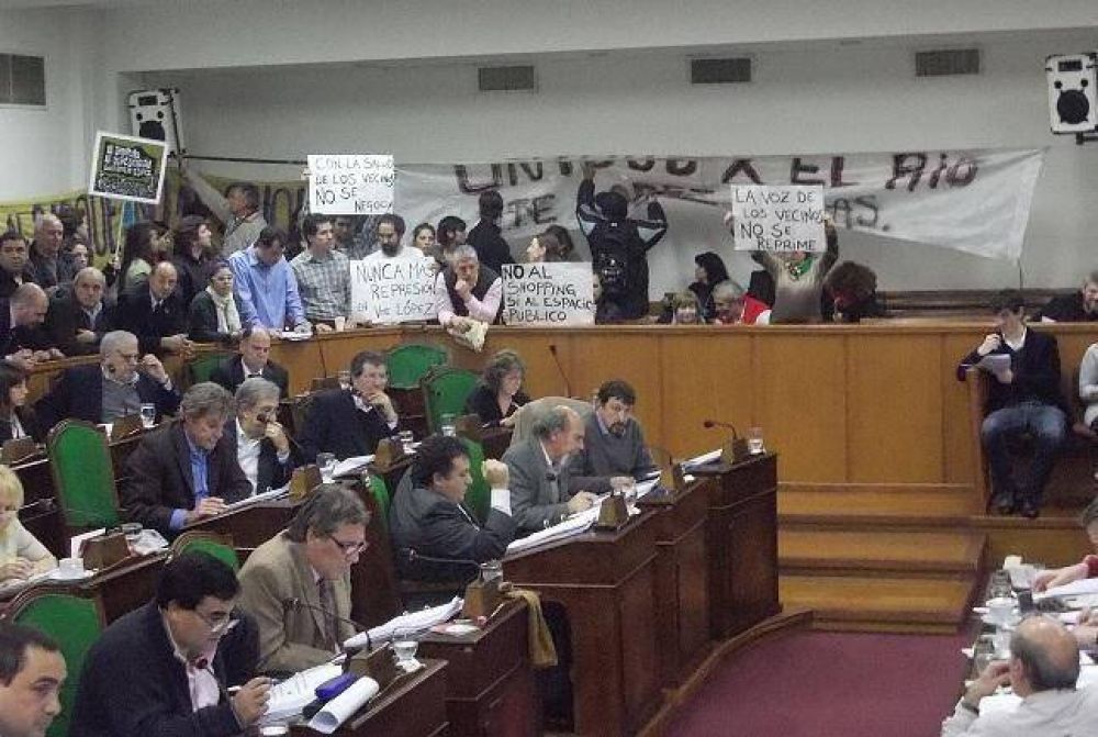 Vicente L�pez repudi� las salidas "especiales" para Eduardo V�zquez