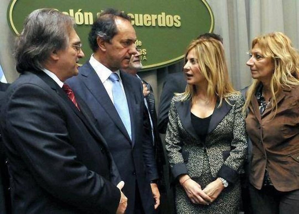 Scioli puso en funciones a tres nuevos funcionarios bonaerenses