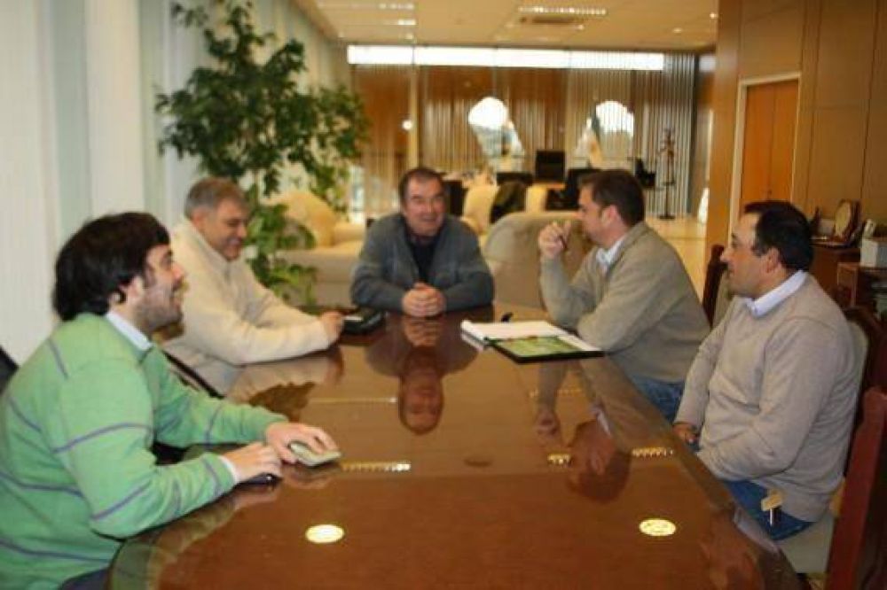 El Ministro del campo recibi� a autoridades de la sociedad rural de R�o V