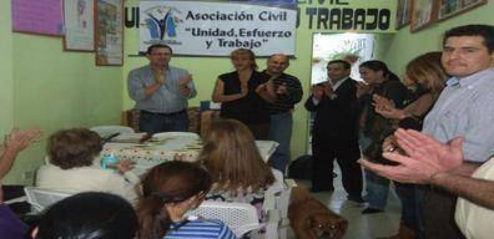 Fortalecen accionar de microemprendedores con cr�ditos y recr�ditos por 100 mil pesos