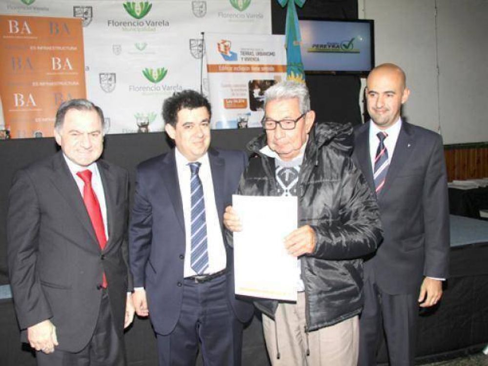 FLORENCIO VARELA: Entregaron m�s de 500 escrituras