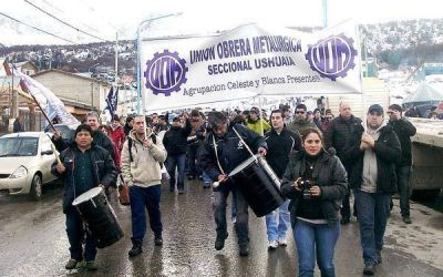 Numerosa manifestaci�n en la Legislatura provincial