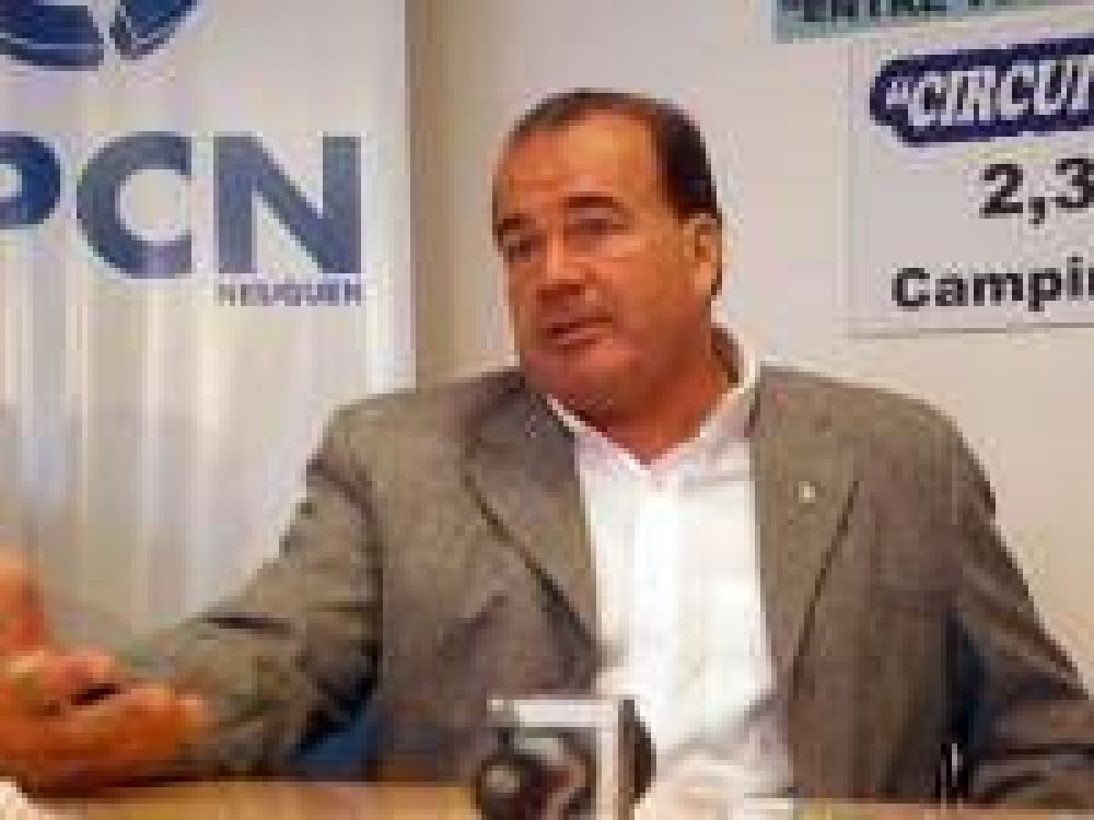 Guti�rrez dijo que �se hizo una presentaci�n para que se revea la reforma laboral porque perjudica a todo el comercio�