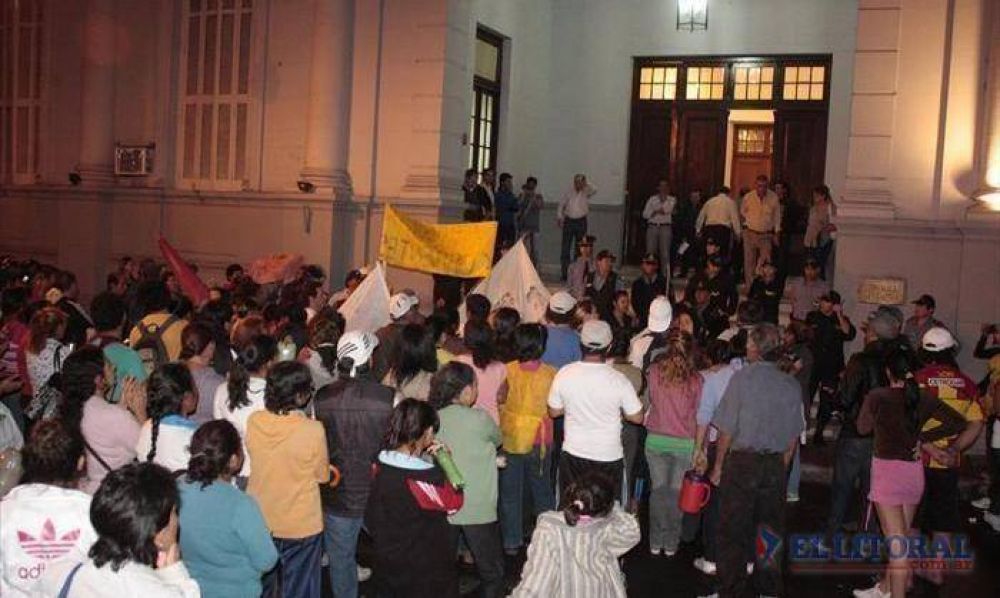 Los okupas hablan de pol�tica y analizan ser una alternativa en las elecciones 2013