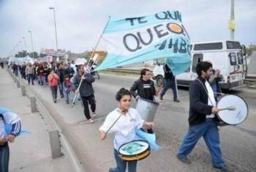 Autonomistas de Quequ�n interrumpir�n el tr�nsito en la Ruta 2