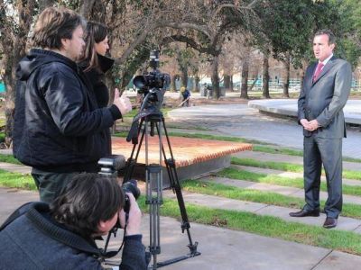 P�rez se subi� al sue�o del Memorial de Celso Jaque, lo inaugura a toda pompa, y no lo llam� para invitarlo