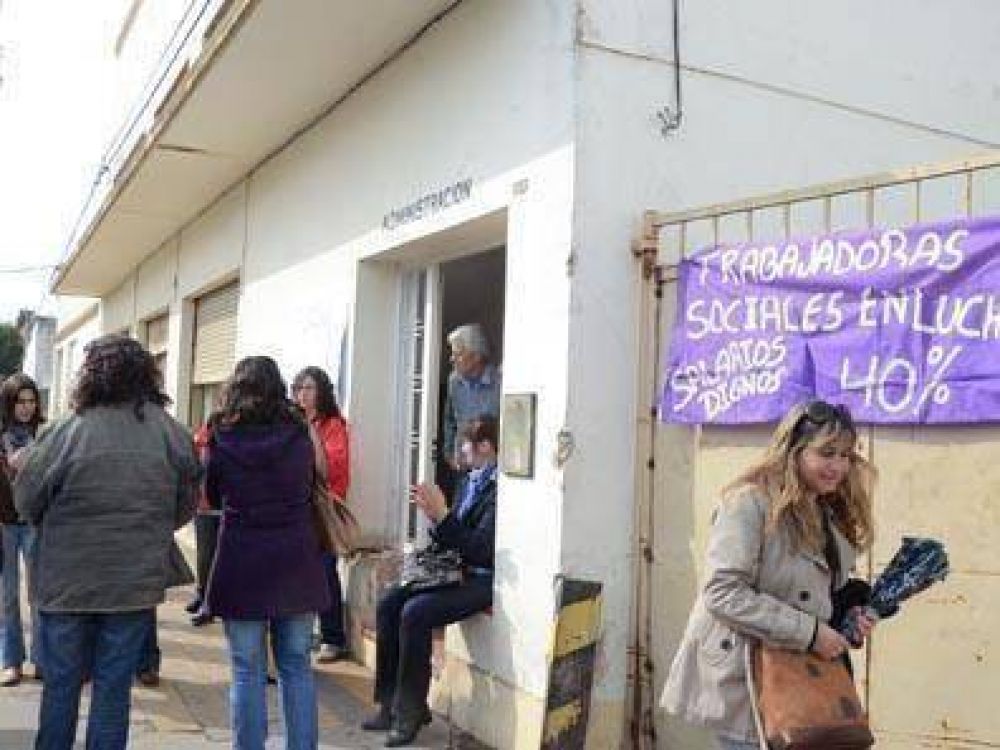 El paro de trabajadoras sociales desnud� una crisis en el Servicio Local