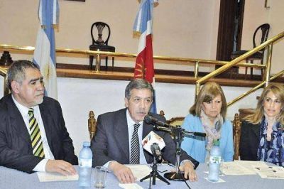 El ciclo Santiago Vive Cultura inicia hoy con la presentaci�n del cantante V�ctor Heredia