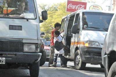 Despu�s del accidente que casi le cuesta la vida a Adam, siguen las fallas en el transporte escolar