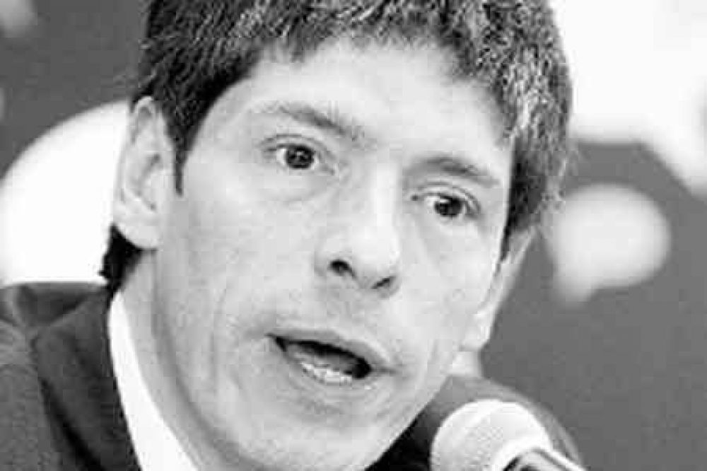 Denuncian a La C�mpora por adoctrinamiento
