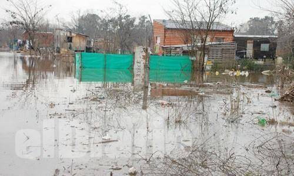 Ya son 140 los evacuados en Pilar a ra�z de las lluvias