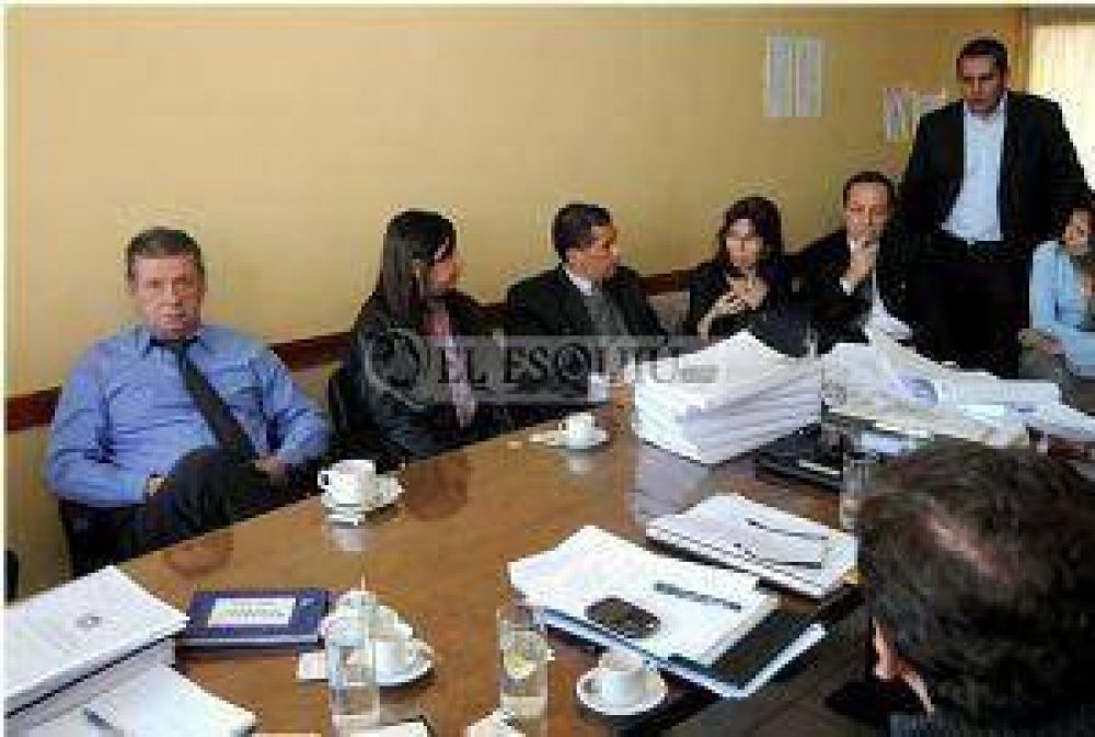 El Tribunal de Cuentas asever� que a�n hay cuentas sin saldar del FCyS