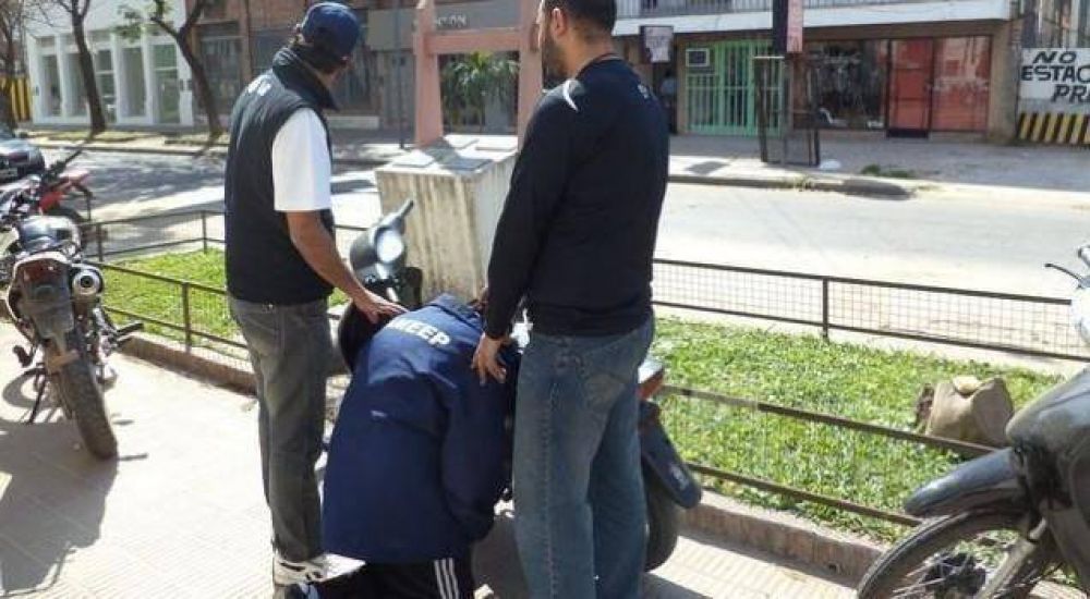 Motochorro detenido tras asaltar y golpear a una mujer