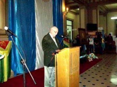 Homenaje oficial a San Mart�n en el Hall de la Comuna