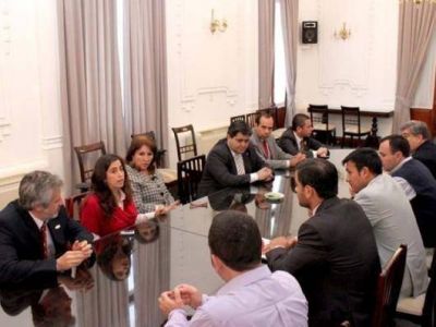 Unifican pautas de trabajo Gobierno quiere agilizar la entrega de tierras a comunidades abor�genes 