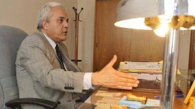"Habr�a que exigir una rinoscopia para los magistrados y polic�as"