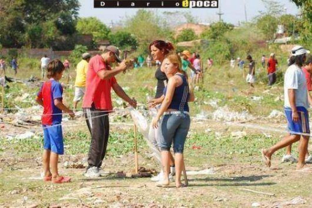 Varias familias cercaron un nuevo predio, ahora en el barrio Galv�n