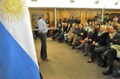 "Hay que permitir la re-reelecci�n", afirm� Sapag