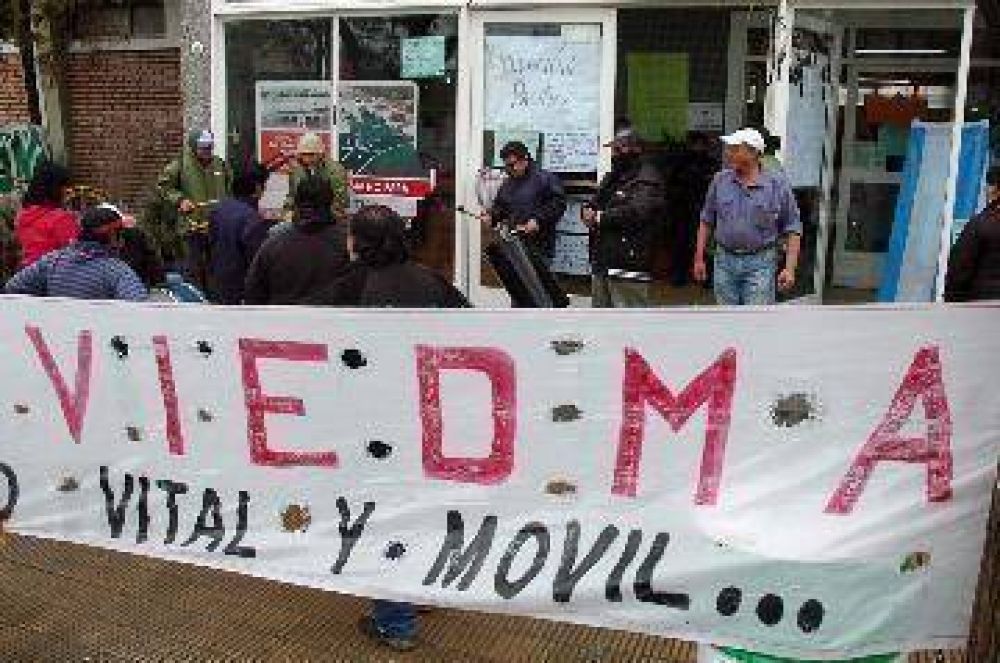 Viedma: trabajadores levantaron toma del municipio