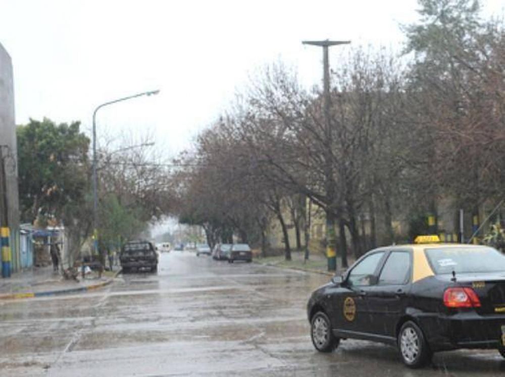Un adolescente fue asesinado tras forcejear con el taxista al que rob�