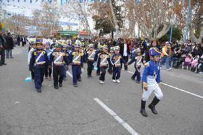 San Mart�n y sus granaderos desfilaron en Albard�n	