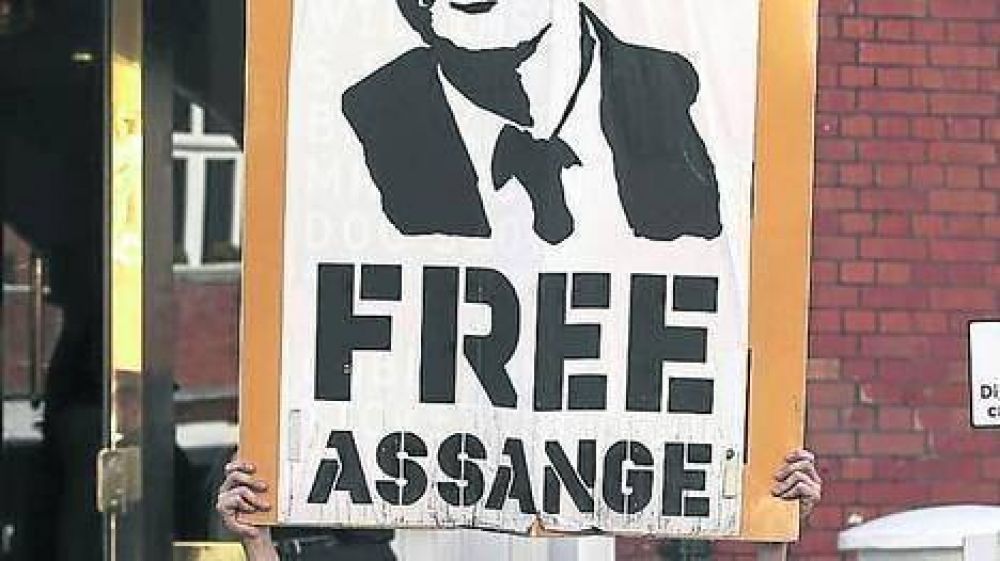 Bajo stress y deprimido, Assange podr�a pasar a�os en la embajada de Ecuador