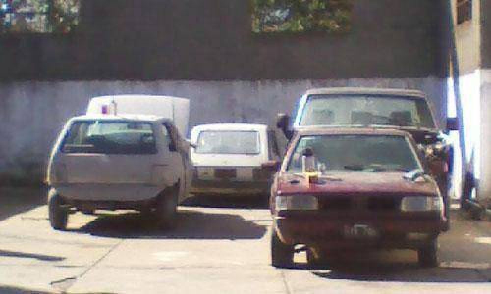 Hallan un desarmadero de autos en Manuel Alberti