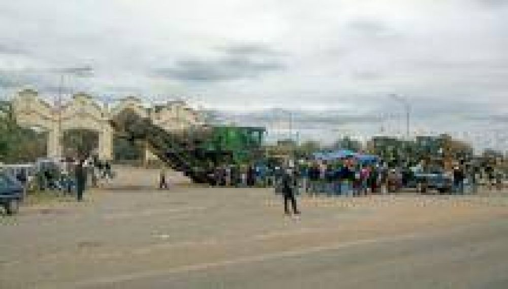 Conflicto en El Tabacal: Trabajadores cortaron ruta nacional 50. Hubo incidentes