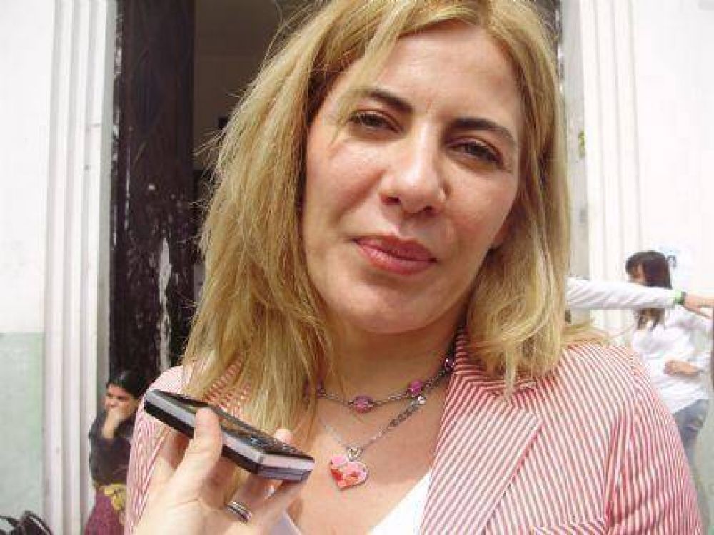 Primera aparici�n: �Vamos a asegurar la educaci�n p�blica�, asegur� la flamante ministra Nora de Luc�a
