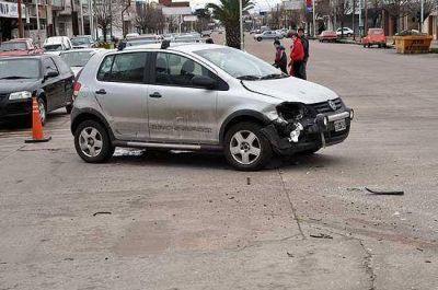 Cruza un sem�foro en rojo y provoca una triple colisi�n: dos nenes y una embarazada heridos